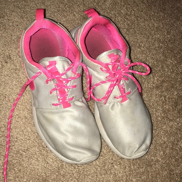 Pink and grey Nike roshes - Picture 2 of 3